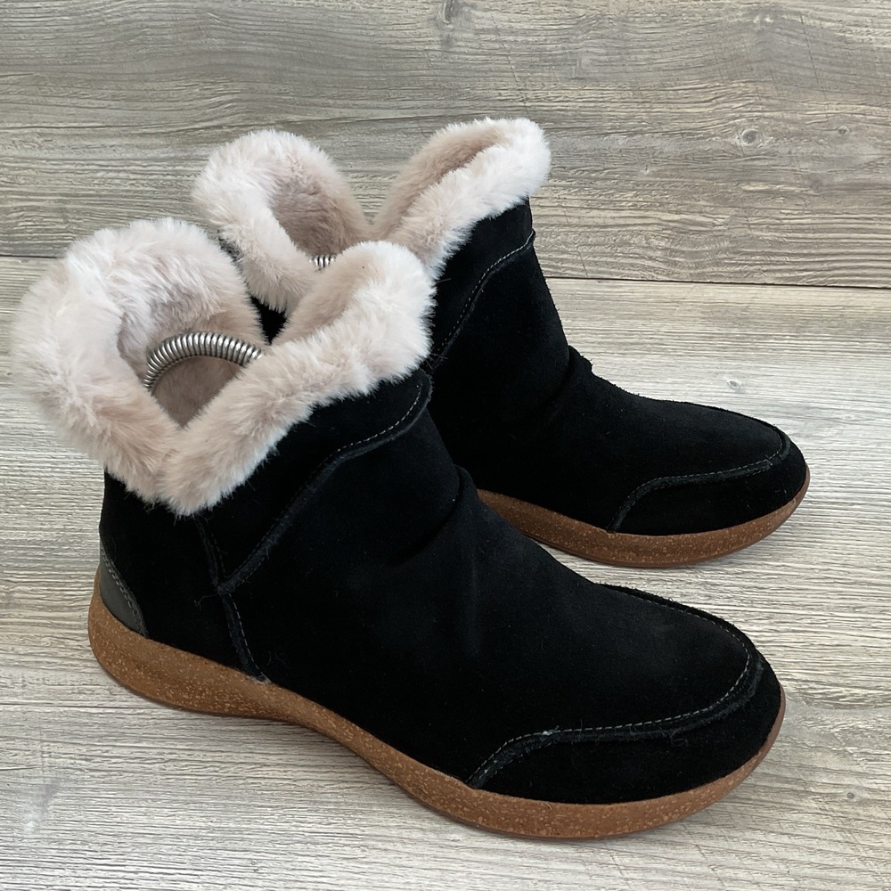 Taos Future Womens Size 8 Black Suede Mid Top Pul On Faux Fur Lining Boots NEW